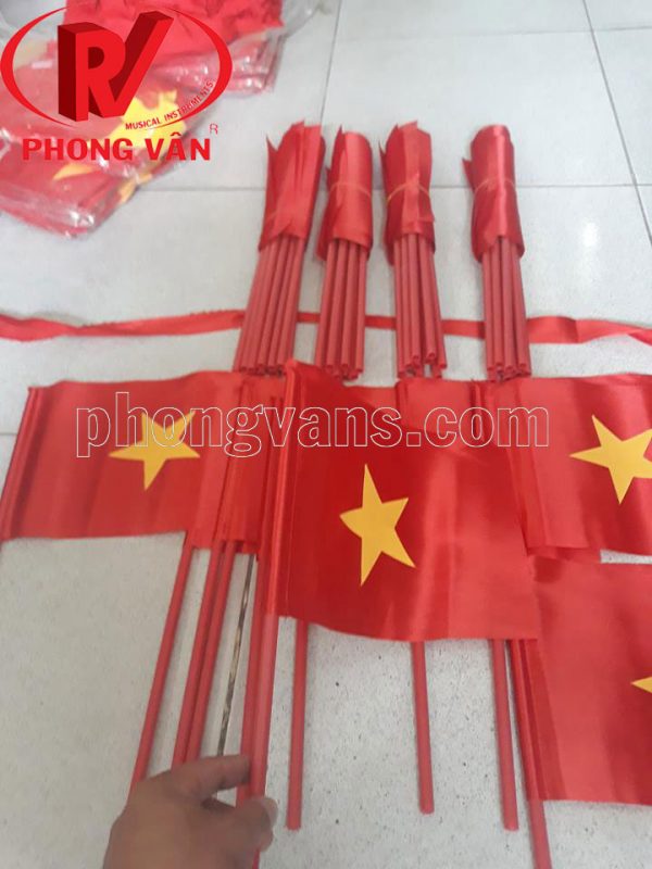 Combo 10 cái Cờ vẫy tổ quốc sao vàng cán nhựa