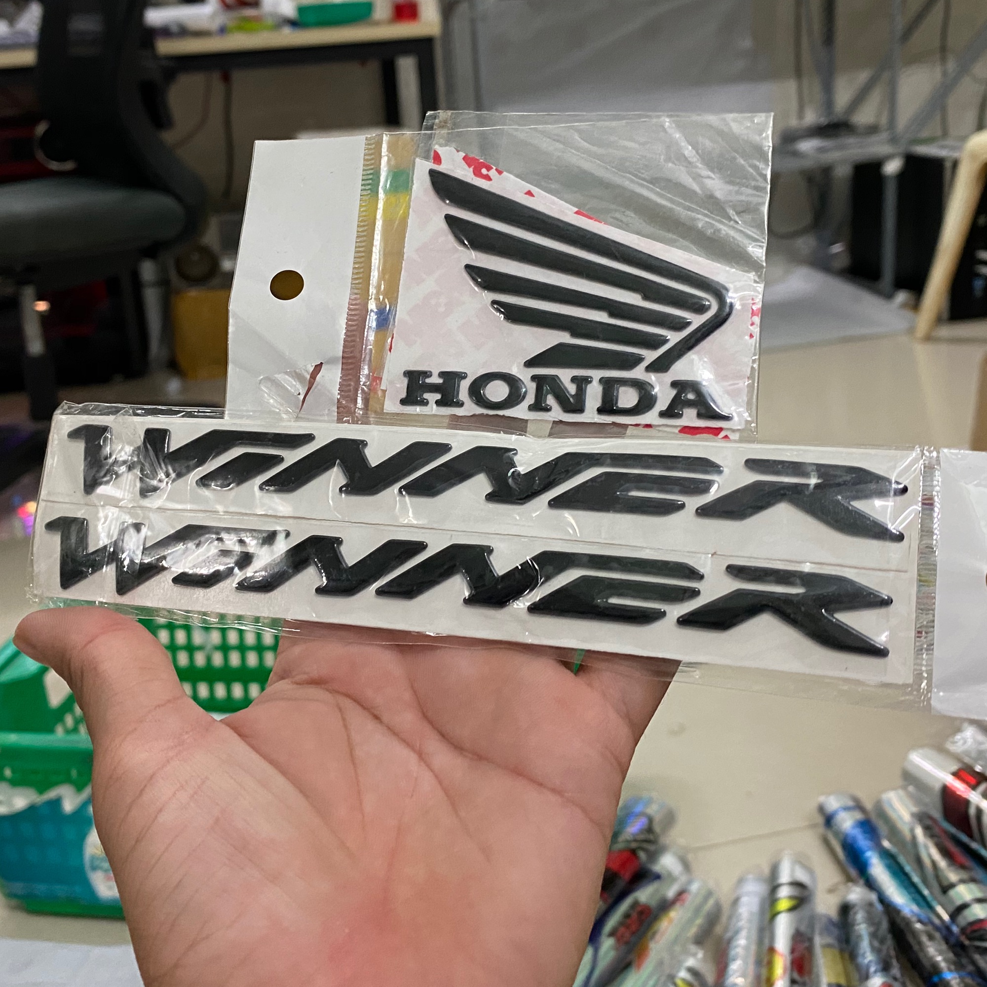 Combo logo winner và cánh chim honda đen nhựa xi dẻo