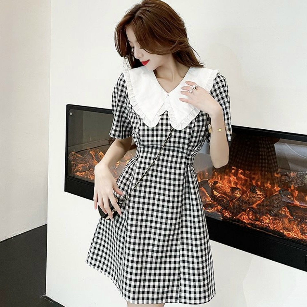 Đầm caro đen cổ trắng thắt nơ