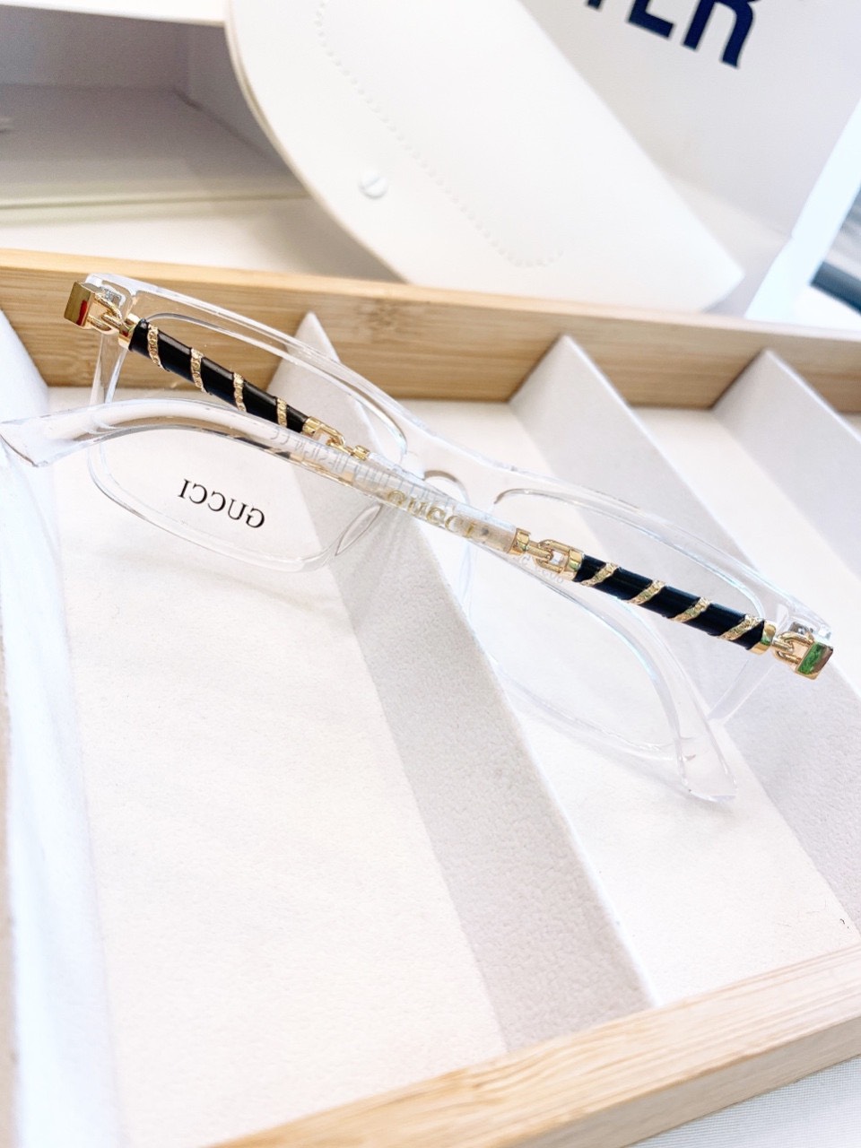 Gọng Kính cận gucci 2 màu tắng đen