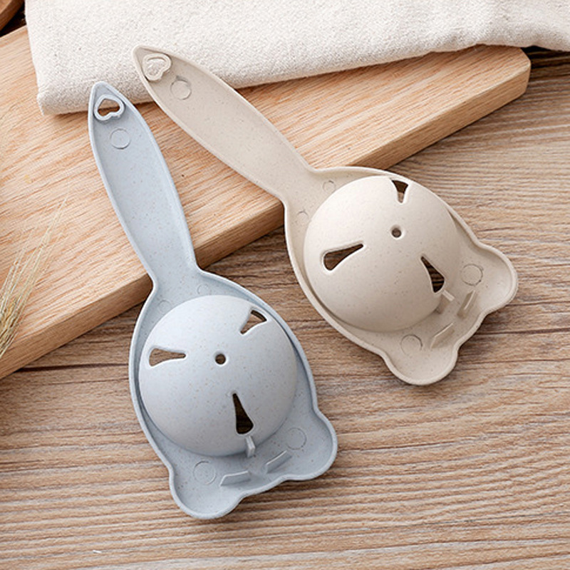 Bear-shaped egg yolk separator