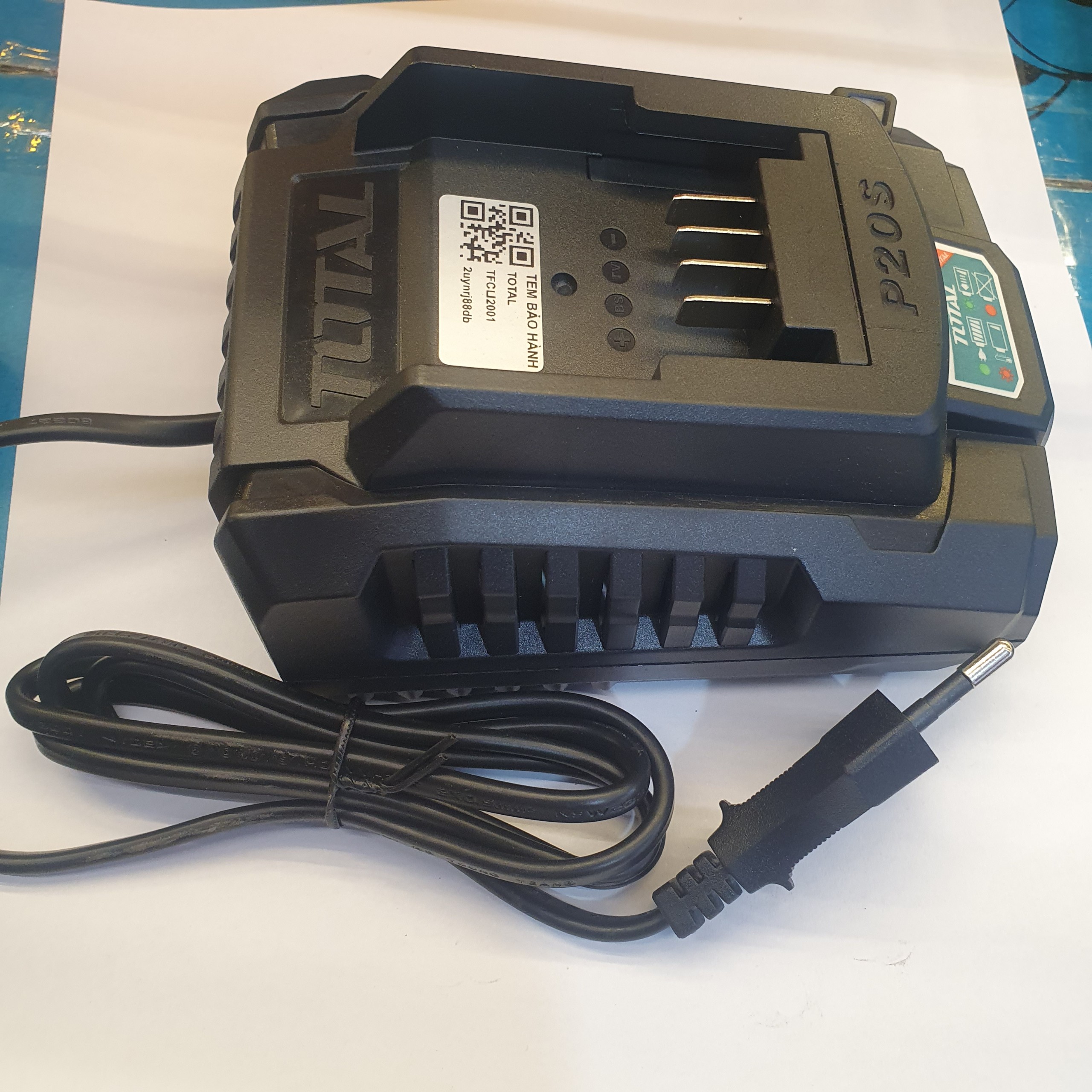 Đế sạc  pin TOTAL TFCLI2001  20V của TOTAL