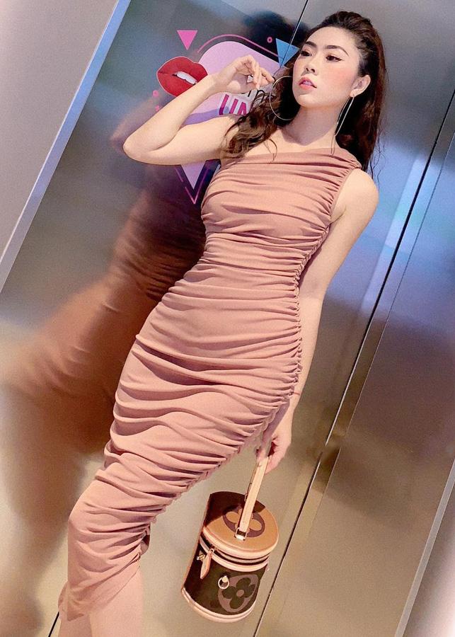 ĐẦM BODY THIẾT KẾ DÚM LỆCH VAI