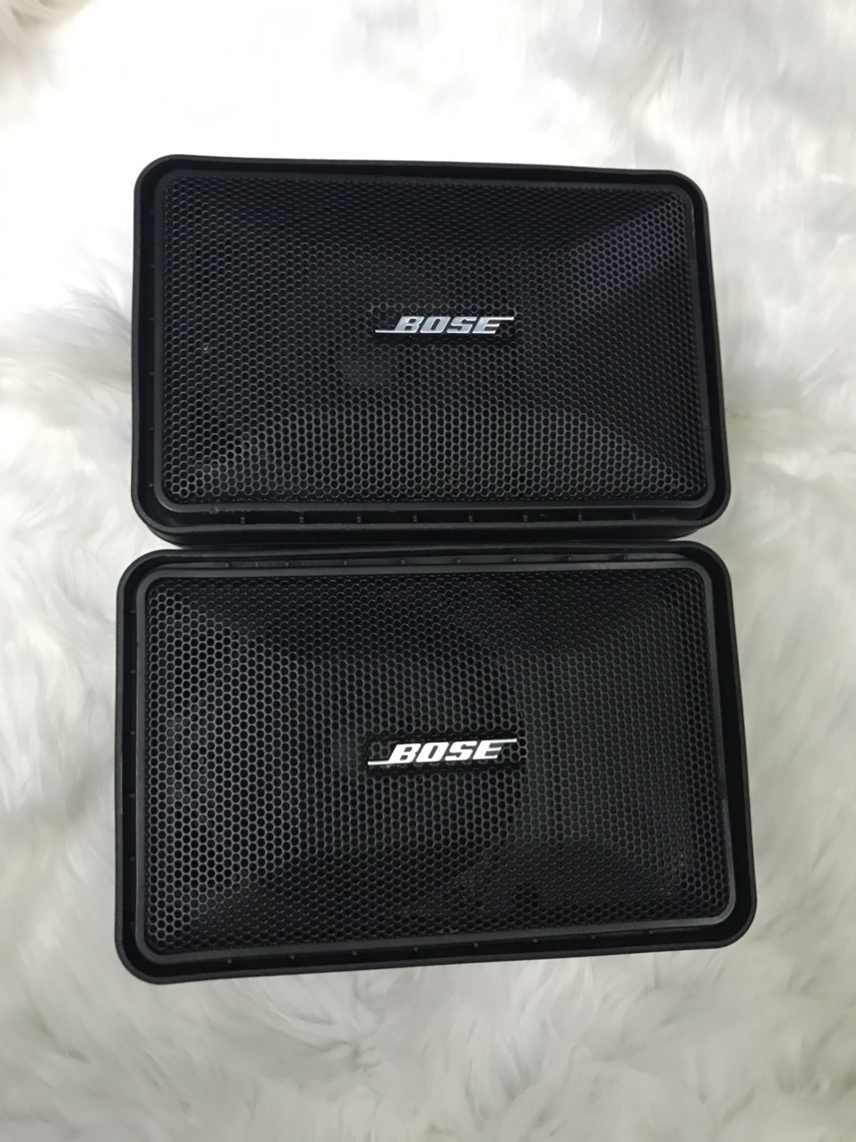 Loa treo tường hiệu Bose 101