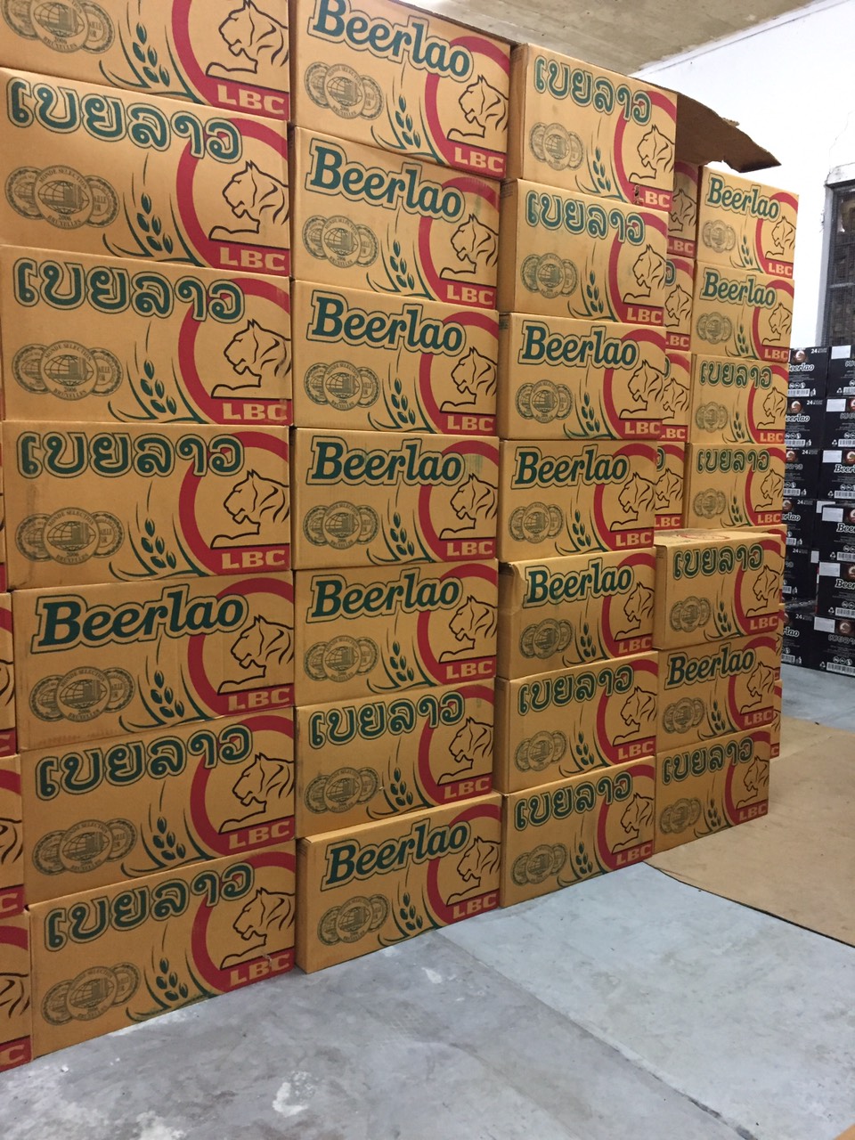 Bia Lào (Beerlao) đen chai 330ml, thùng 24 chai