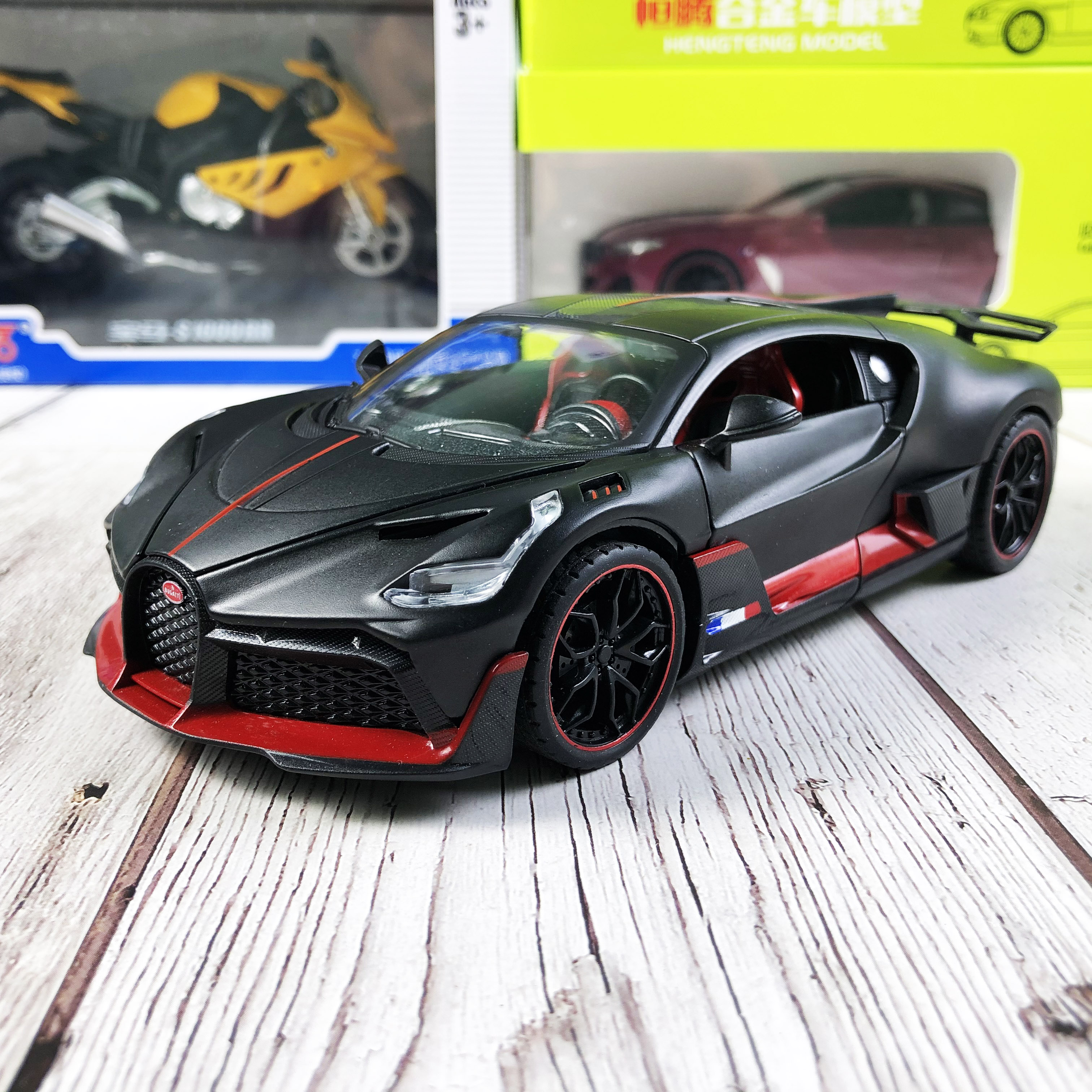 Xe mô hình Bugatti Divo tỉ lệ 1:24 hãng Hengteng