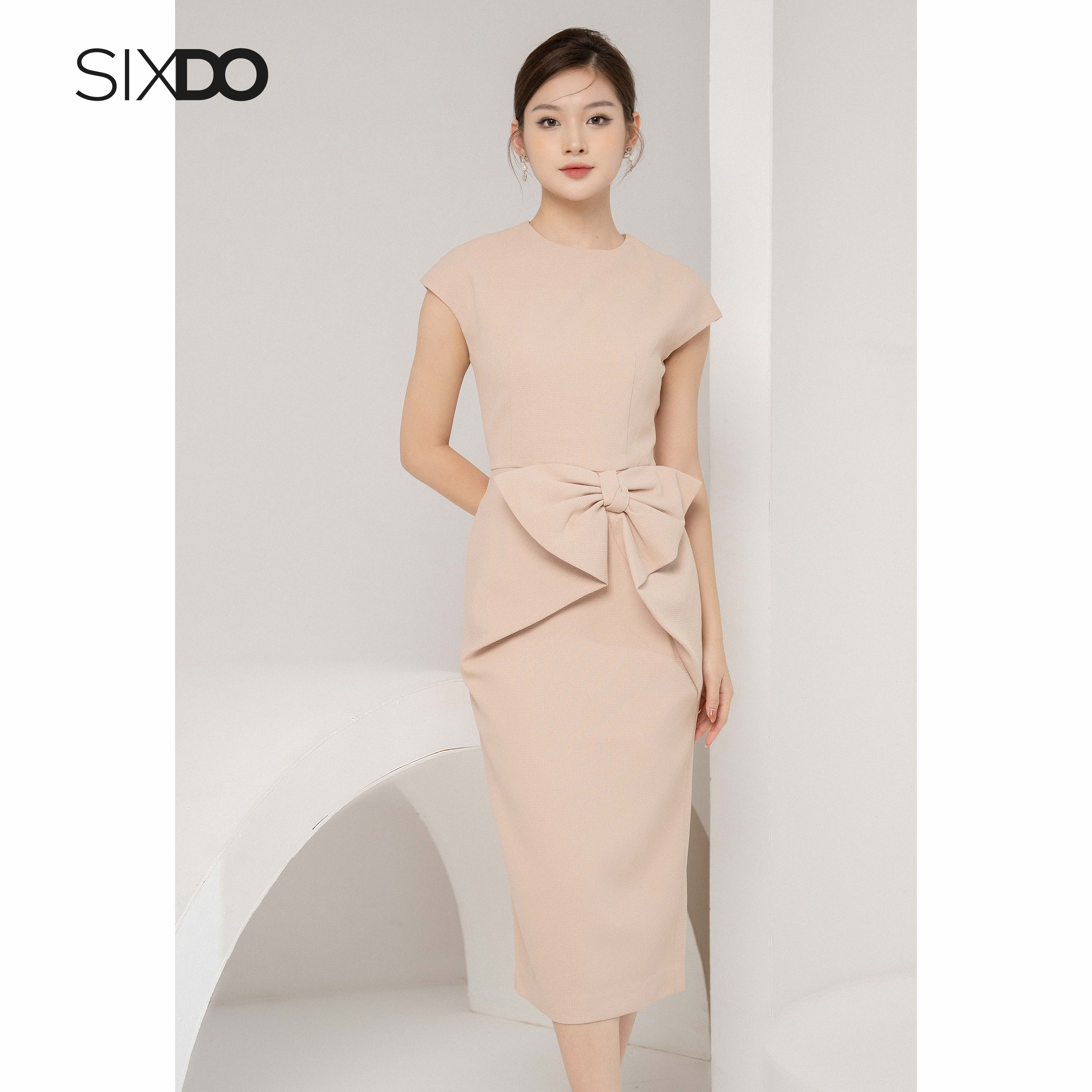 Đầm be dáng bút chì cổ tròn phối nơ eo SIXDO