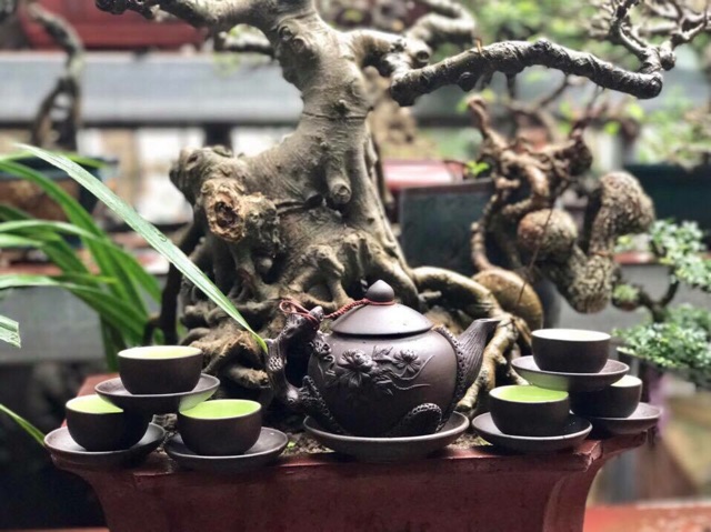 Bộ ấm chén, bộ tách trà tử sa đắp nổi Bát Tràng