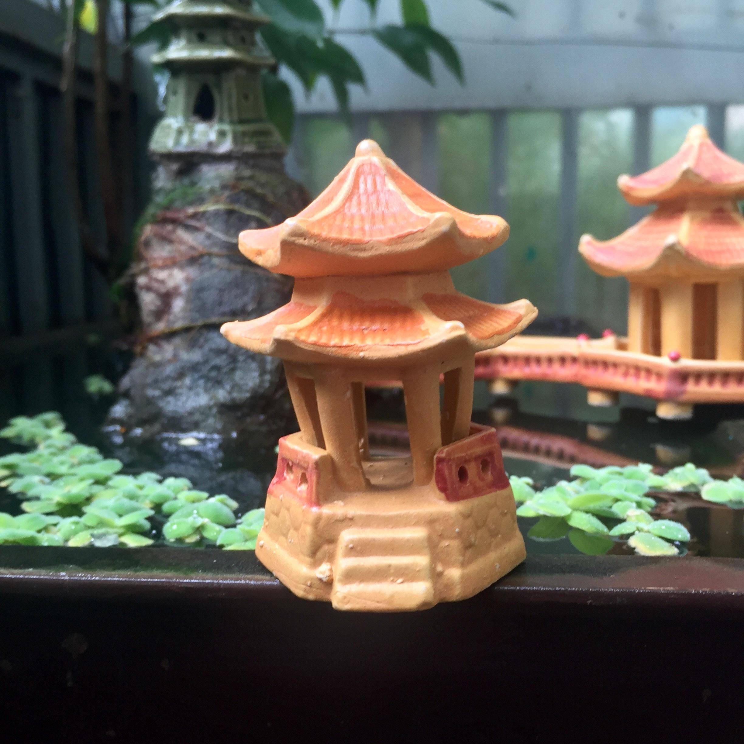 Tháp mái 2 tầng trang trí hổ cá bể cá-hòn non bộ..