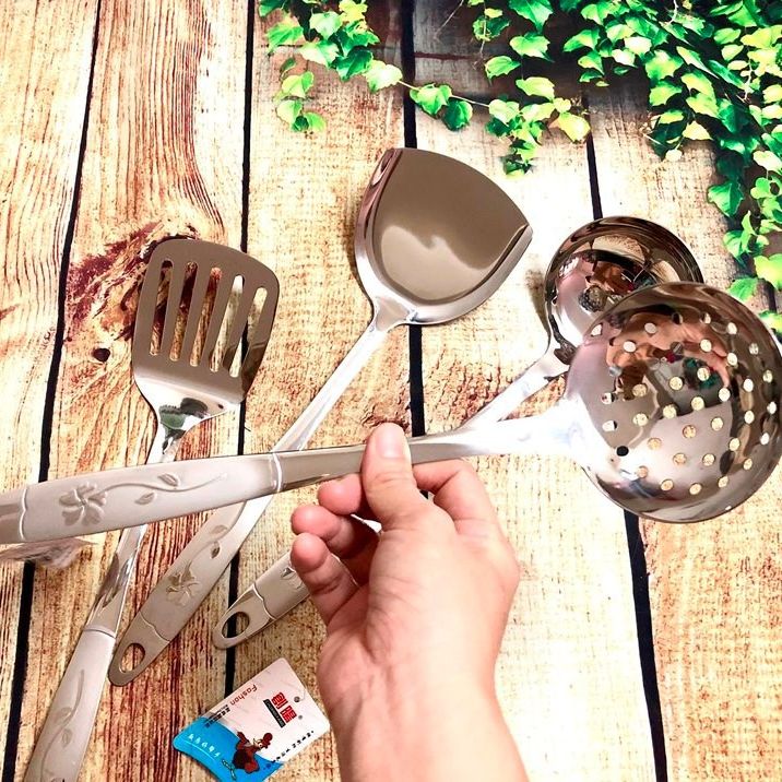 Sạn Xẻng LỖ INOX cán Bông 32cm. Dụng cụ thiết yếu làm bếp Muỗng Vá Sạn Xẻng Vợt dùng chiên xào nấu cho GIA ĐÌNH và quán ăn nhà hàng Chuyên Nghiệp