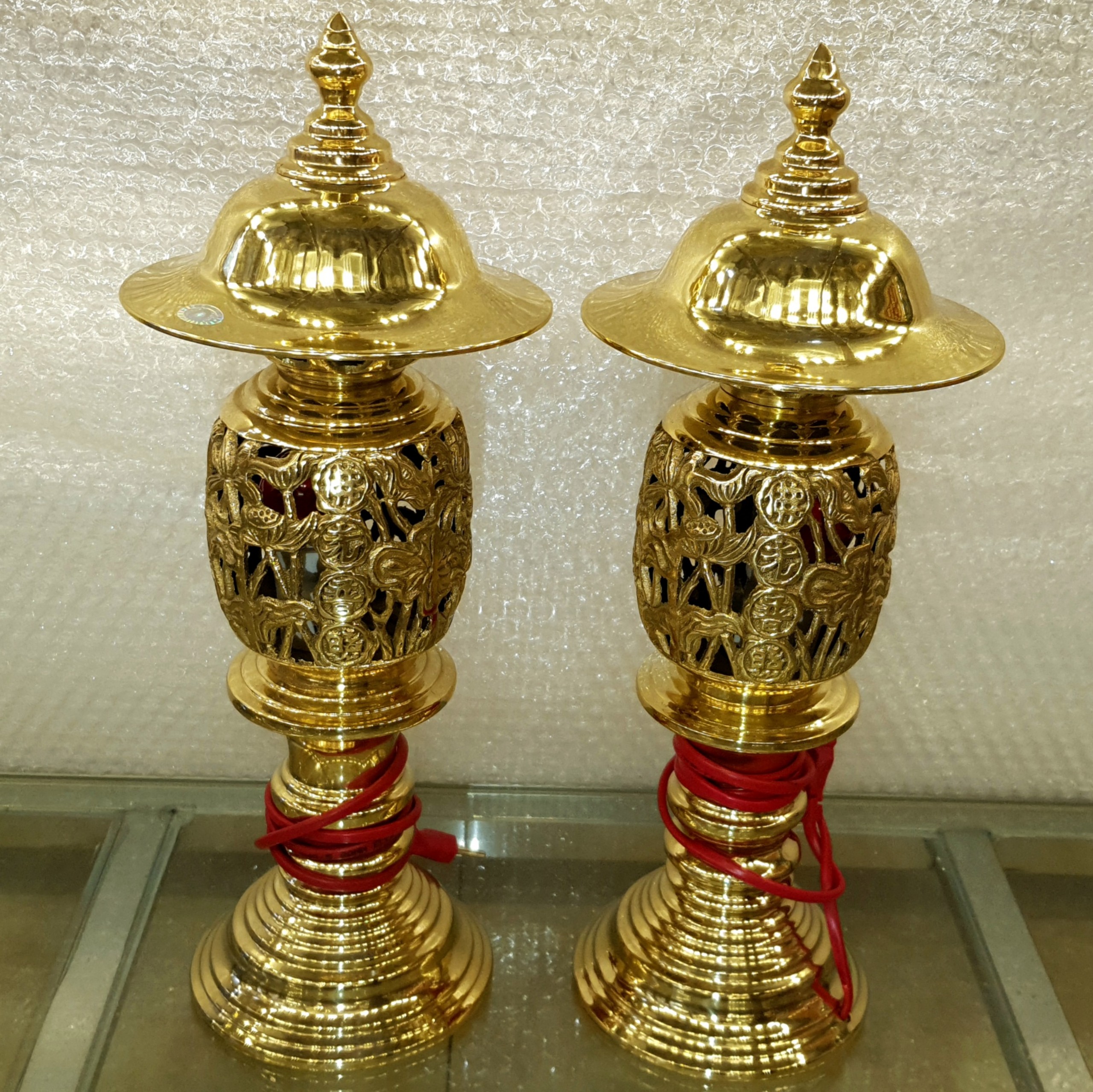 Pair of High-Quality Golden Bronze Lamps - Lotus Flower Model, 40cm High
