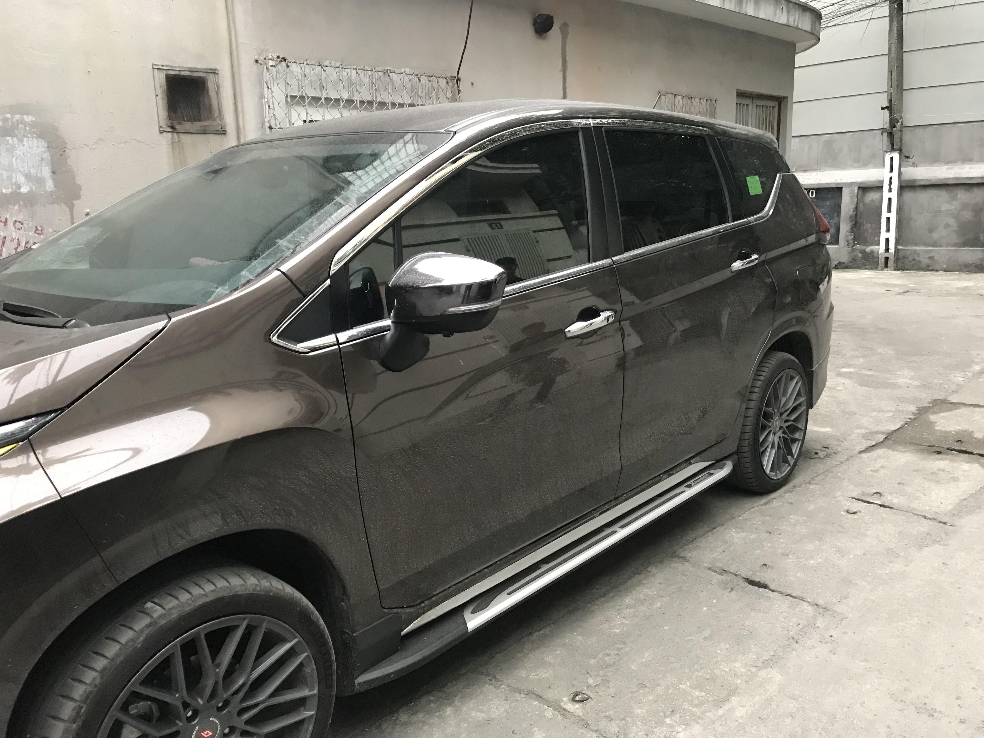 Viền inox cong kính Mitsubishi Xpander bản AT