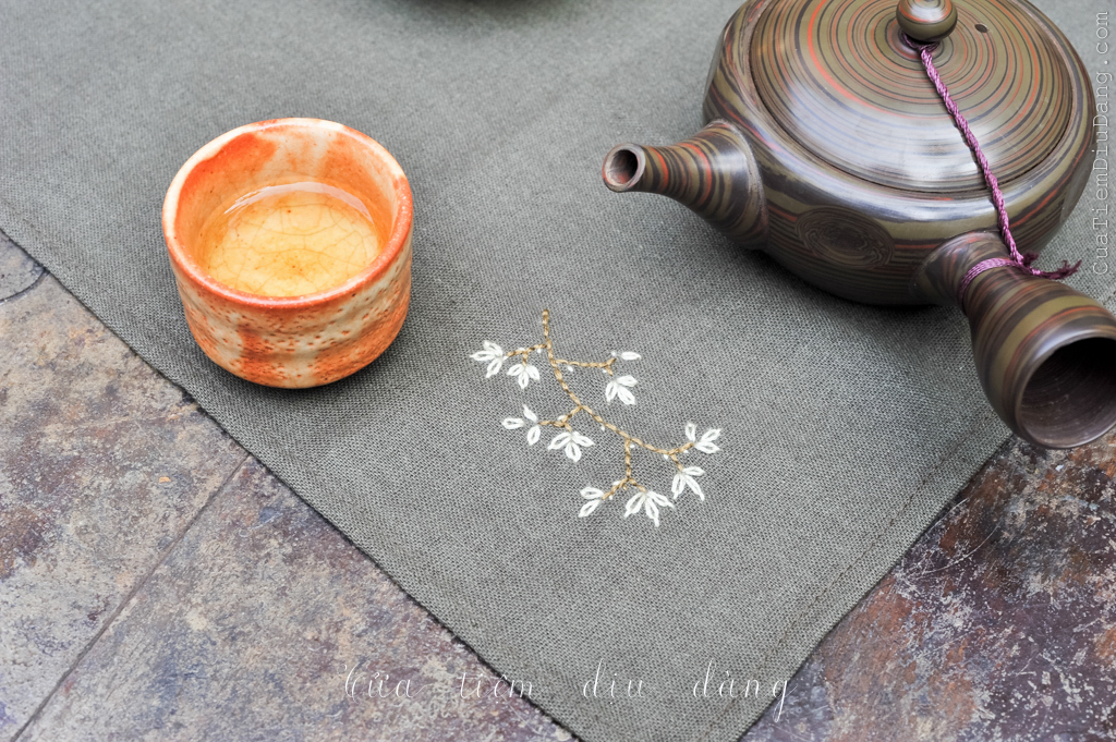 Khăn tay (Khăn mùi xoa) vải linen thêu thủ công - Lá non