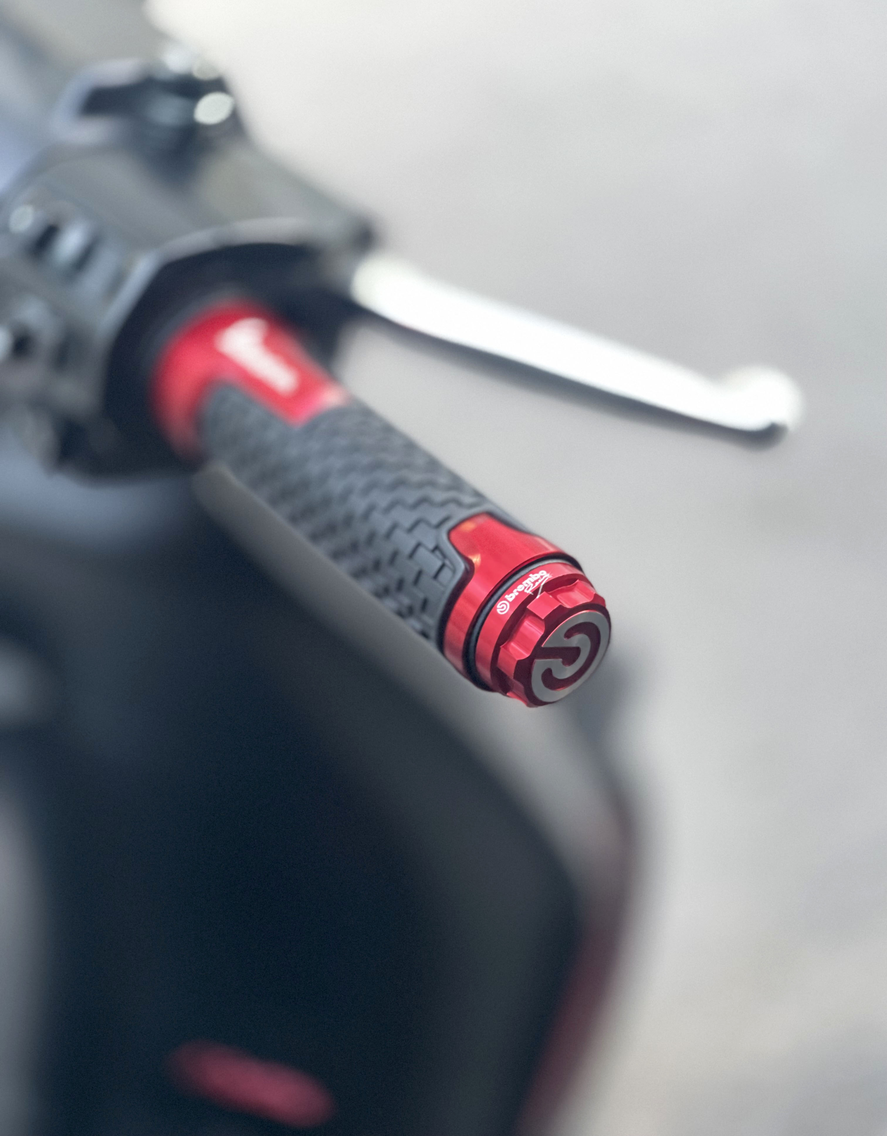 Cặp gù Brembo cho Vespa Sprint Primavera Notte