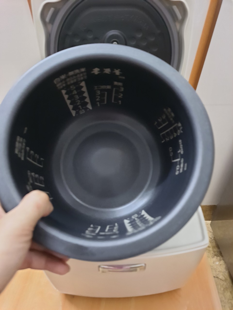 Nồi cơm điện cao tần ih mitshubitshi cắp nách 1l nhật bãi