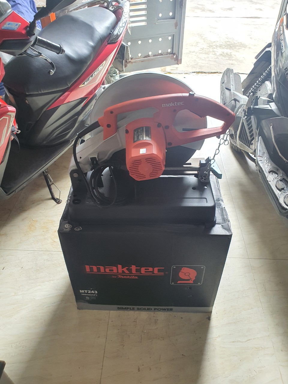 Máy cắt sắt Maktec MT243
