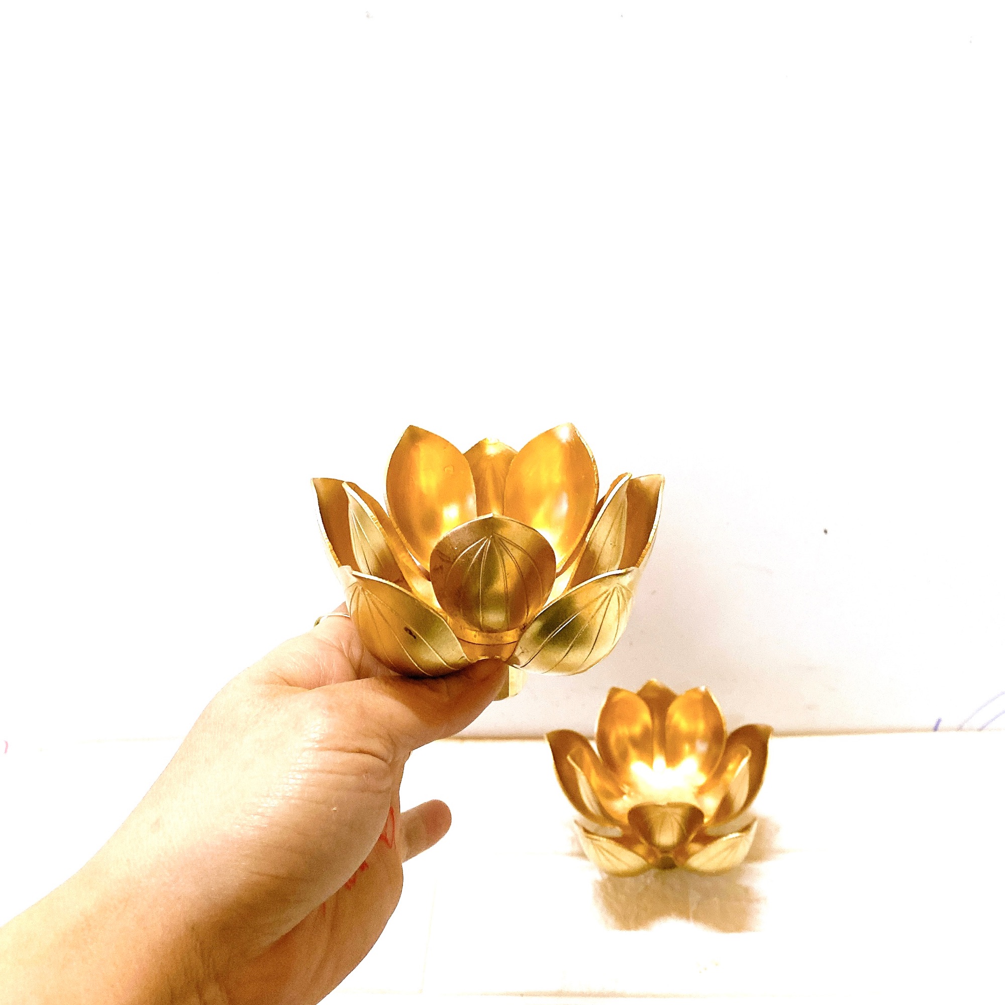 Hoa sen đồng cao 7 x 10 cm nặng 470gr màu đậm chất liệu bằng đồng