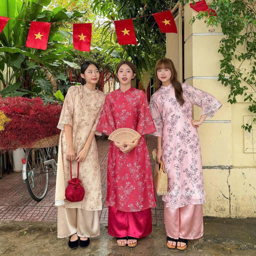 Bộ áo dài trơn màu cam lụa tằm mịn