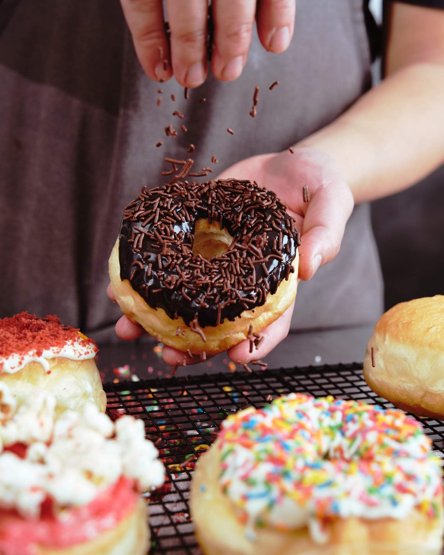 Socola Cốm Nâu Trang Trí Túi 1kg - Dark Chocolate Sprinkles (1kg)