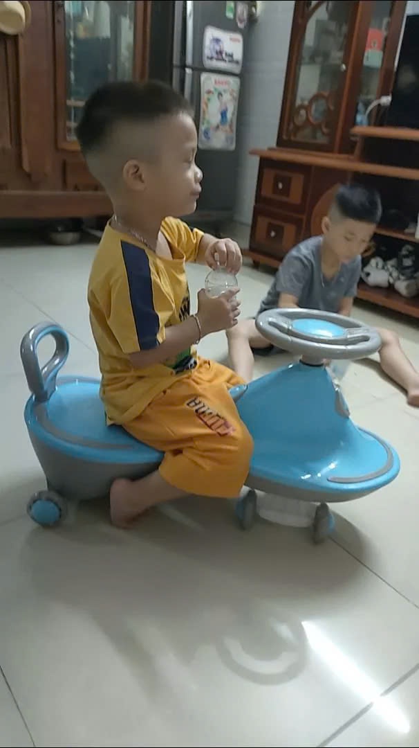 Xe chòi chân cho bé - Xe lắc chòi chân cao cấp có nhạc và đèn Led cho bé từ 1-5 tuổi.Bảo hành 1 năm