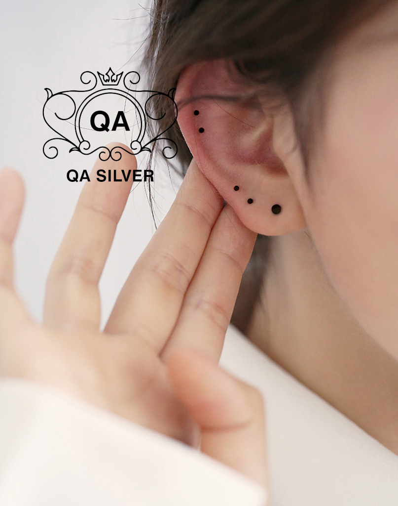 Bông tai bạc 925 đinh tán tròn dẹt khuyên nụ nam nữ đen S925 MINIMAL QA Silver Earrings EA200407