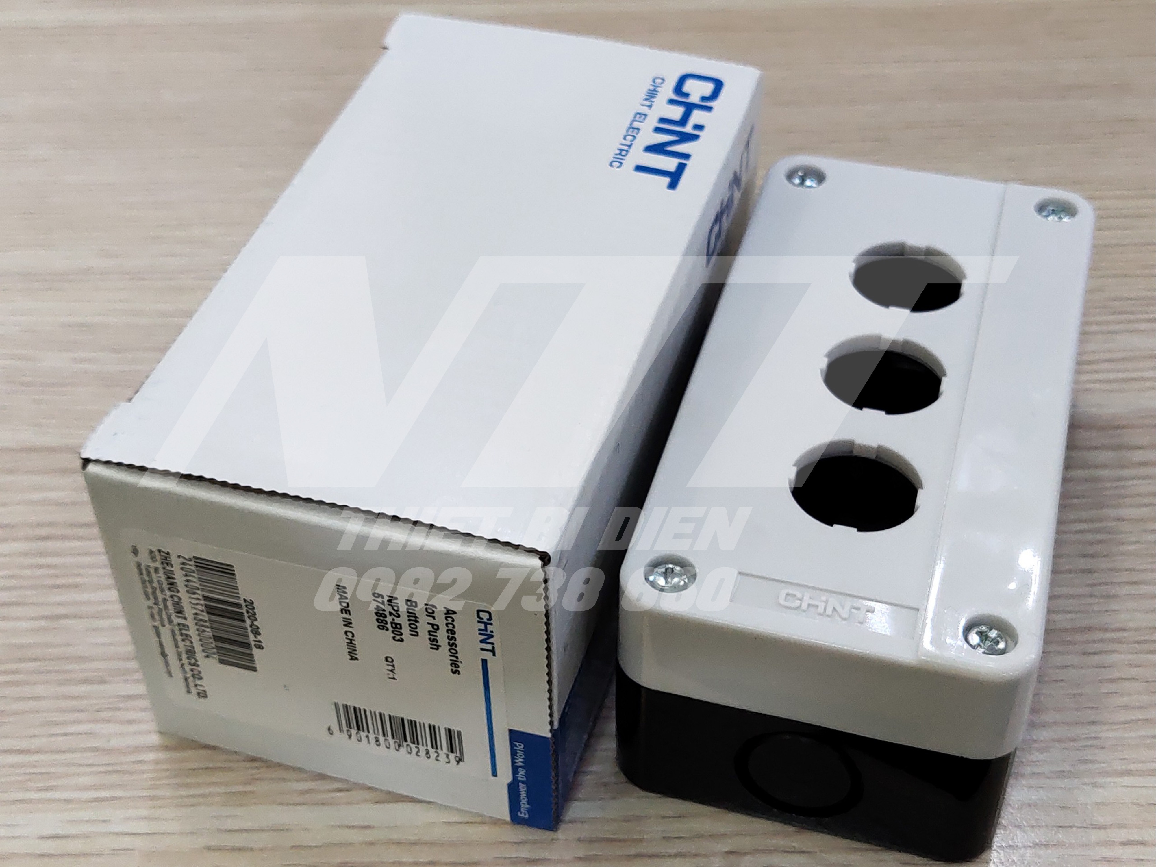 Hộp nút nhấn 3 lỗ phi 22 np2-b03 chint