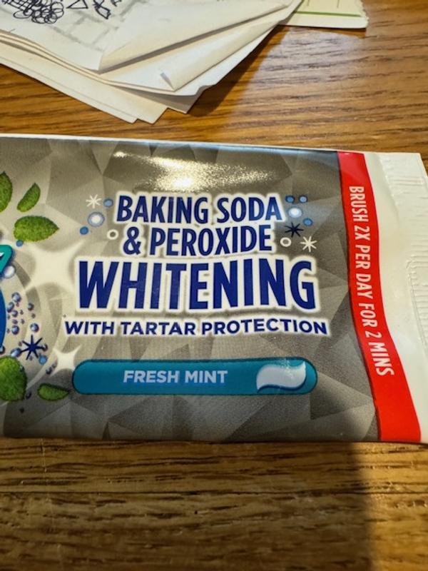 Kem đánh răng Crest Baking Soda & Peroxide Whitening hàng Mỹ