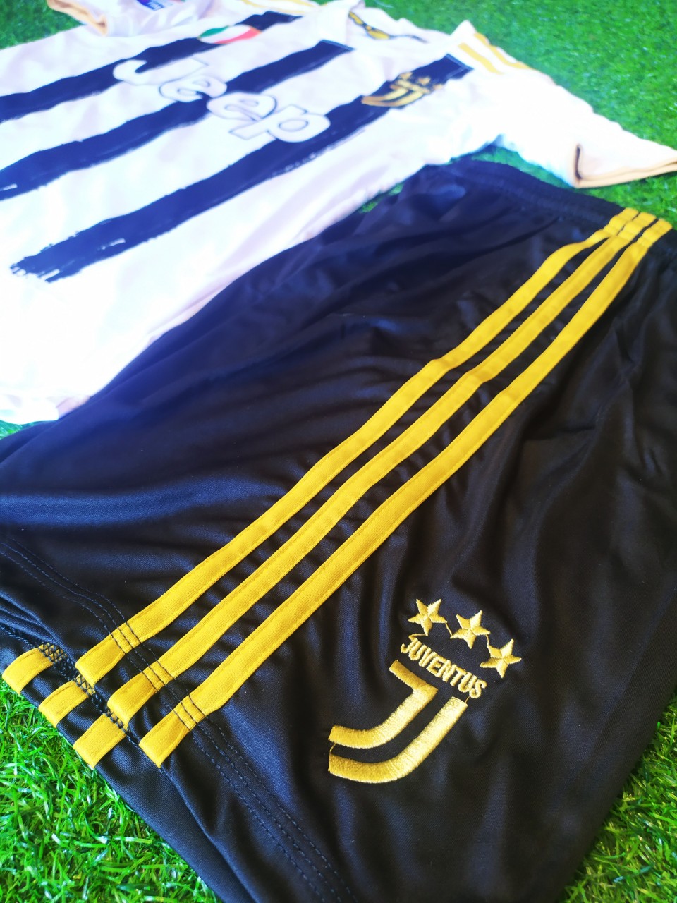 ÁO BÓNG ĐÁ CLB JUVE MỚI NHẤT 2020-2021