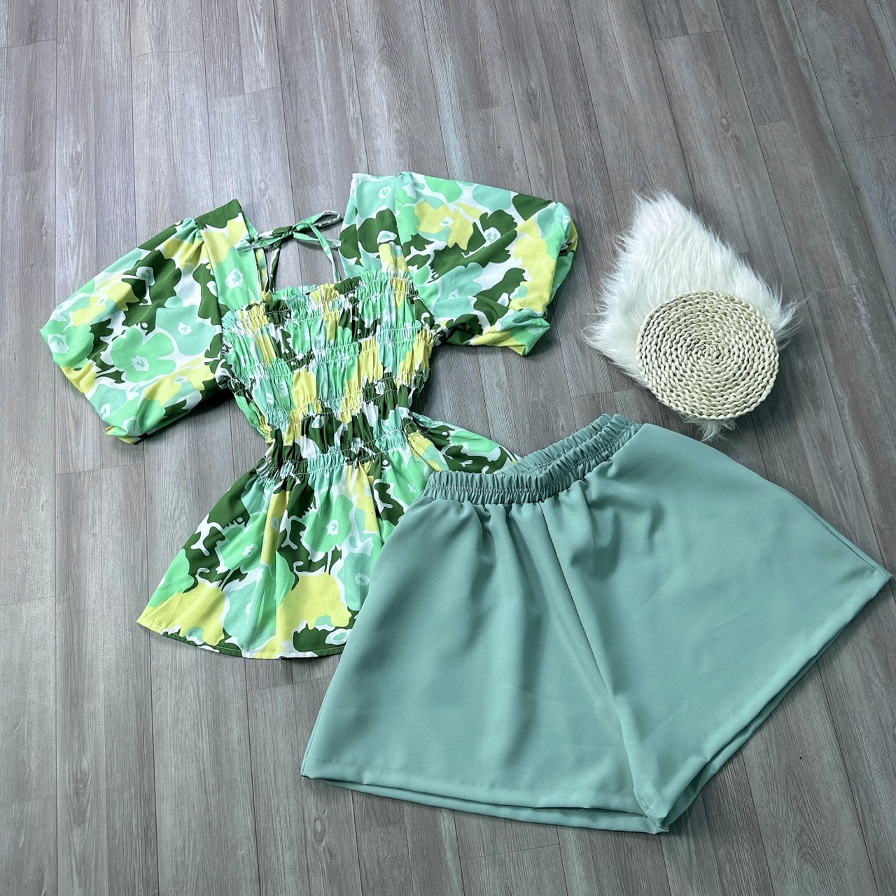 Set bộ đùi hoa bigsize tay búp cổ vuông nhún eo tạo điểm nhấn tà bèo quần đùi ống rộng chất lụa mềm mại - SET69
