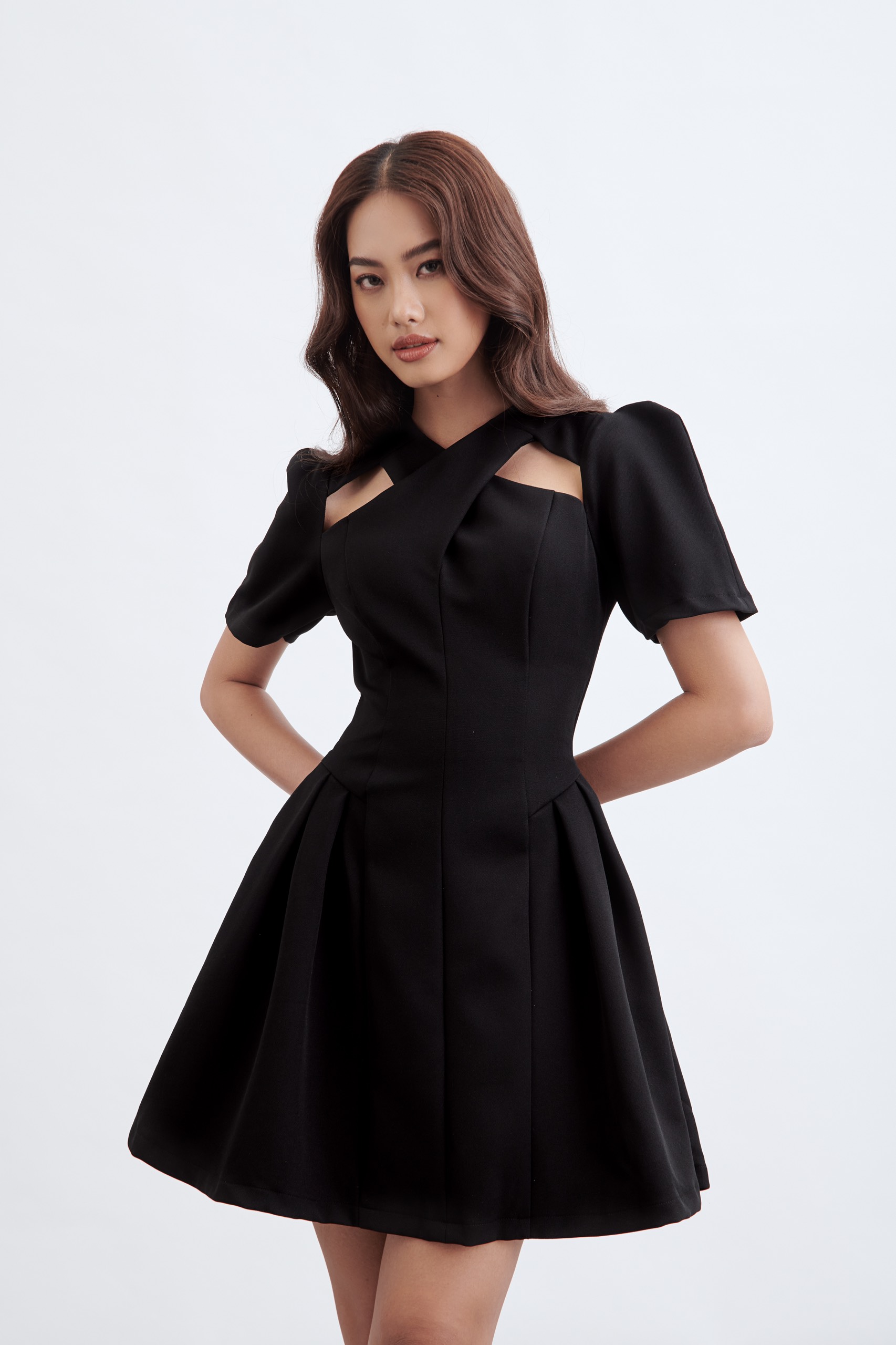 Đầm Cut-Out Ngực Dáng Xòe Màu Đen - HOO DESIGN