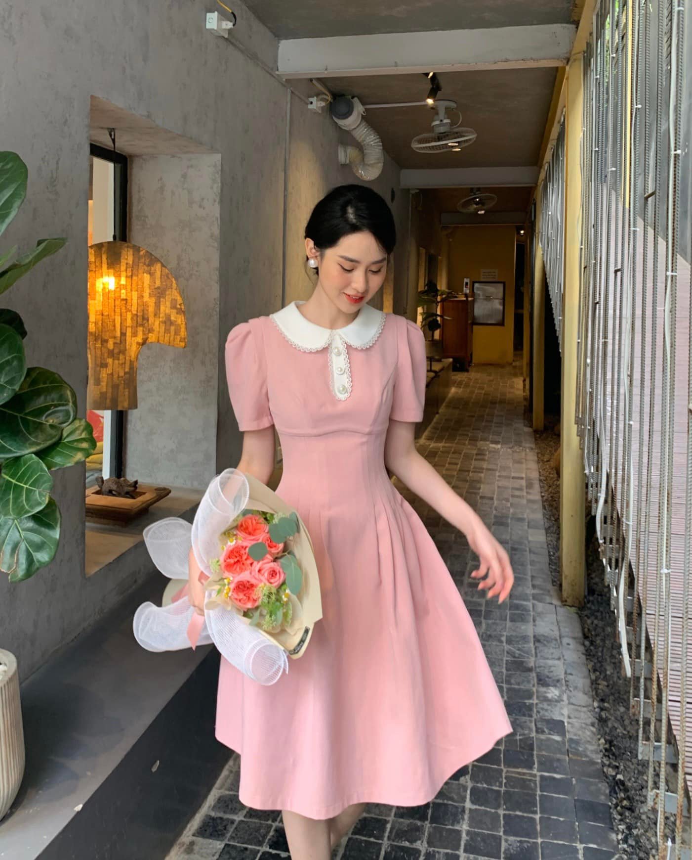 Đầm xoè cổ ren