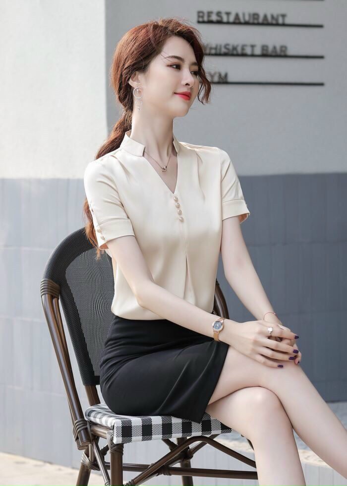 Áo kiểu cổ trụ V