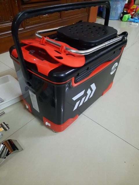 Thùng câu cá Daiwa 32l  (cam kết bán hàng chất lượng có bảo hành)