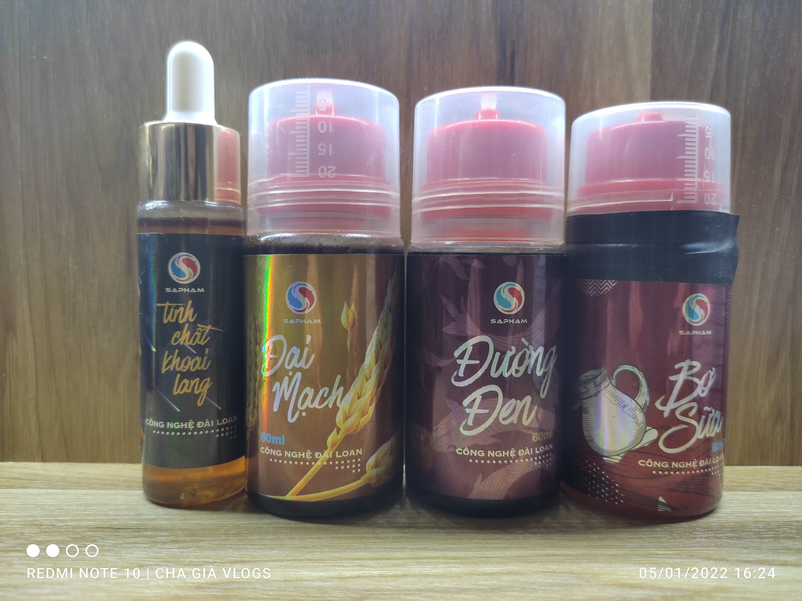Combo 4 Món tinh mùi câu chép Sa Phạm gồm : Đ𝐮̛𝐨̛̀𝐧𝐠 đ𝐞𝐧 , Đ𝐚̣𝐢 𝐦𝐚̣𝐜𝐡 , 𝐁𝐨̛ 𝐬𝐮̛̃𝐚 , 𝐓𝐢𝐧𝐡 𝐜𝐡𝐚̂́𝐭 𝐤𝐡𝐨𝐚𝐢 𝐥𝐚𝐧