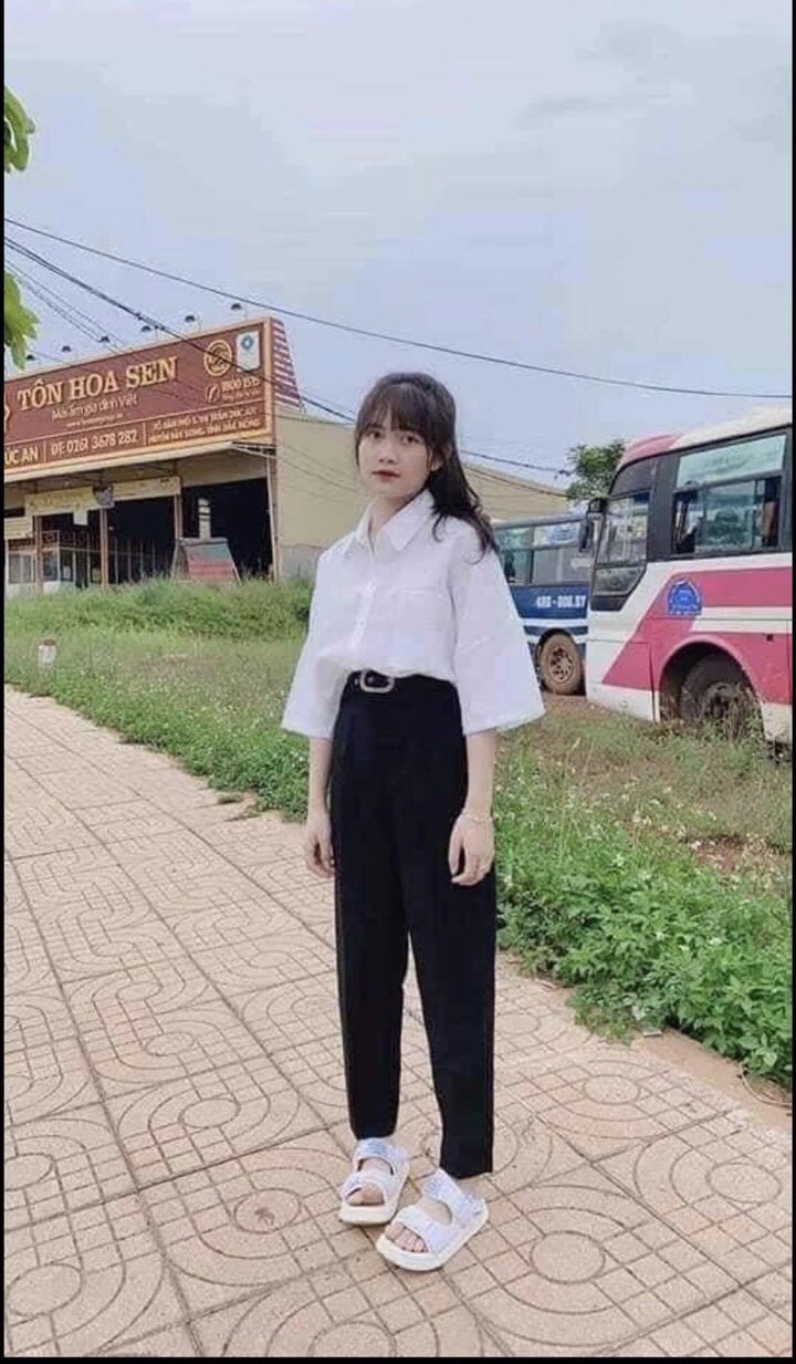 Áo Sơ Mi Học Sinh Chất Thô Lụa, Form Rộng Dưới 68kg