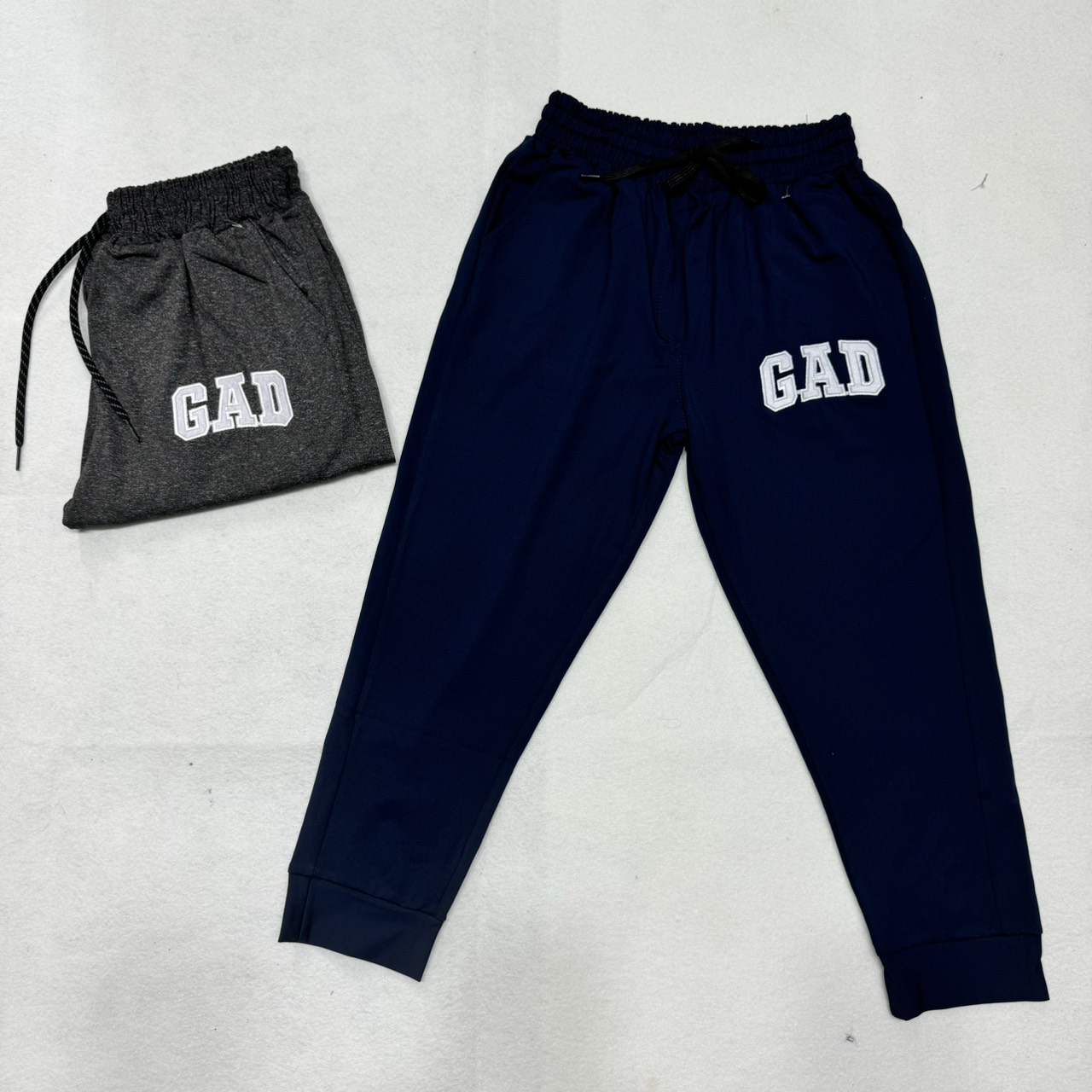 Quần thun dài cho bé trai thêu logo GAD