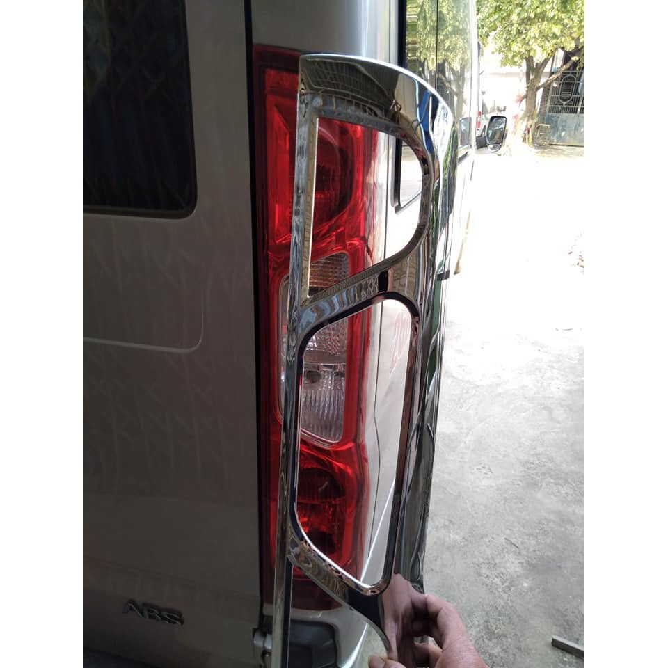 Ốp Viền Đèn Hậu Xe Ford Transit 2014-2019 Mạ Crom