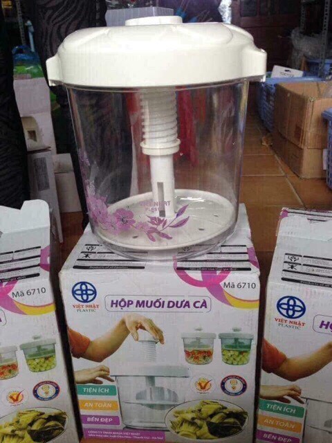 Hộp muối dưa cà nhựa có thiết kế thông minh tiện dụng