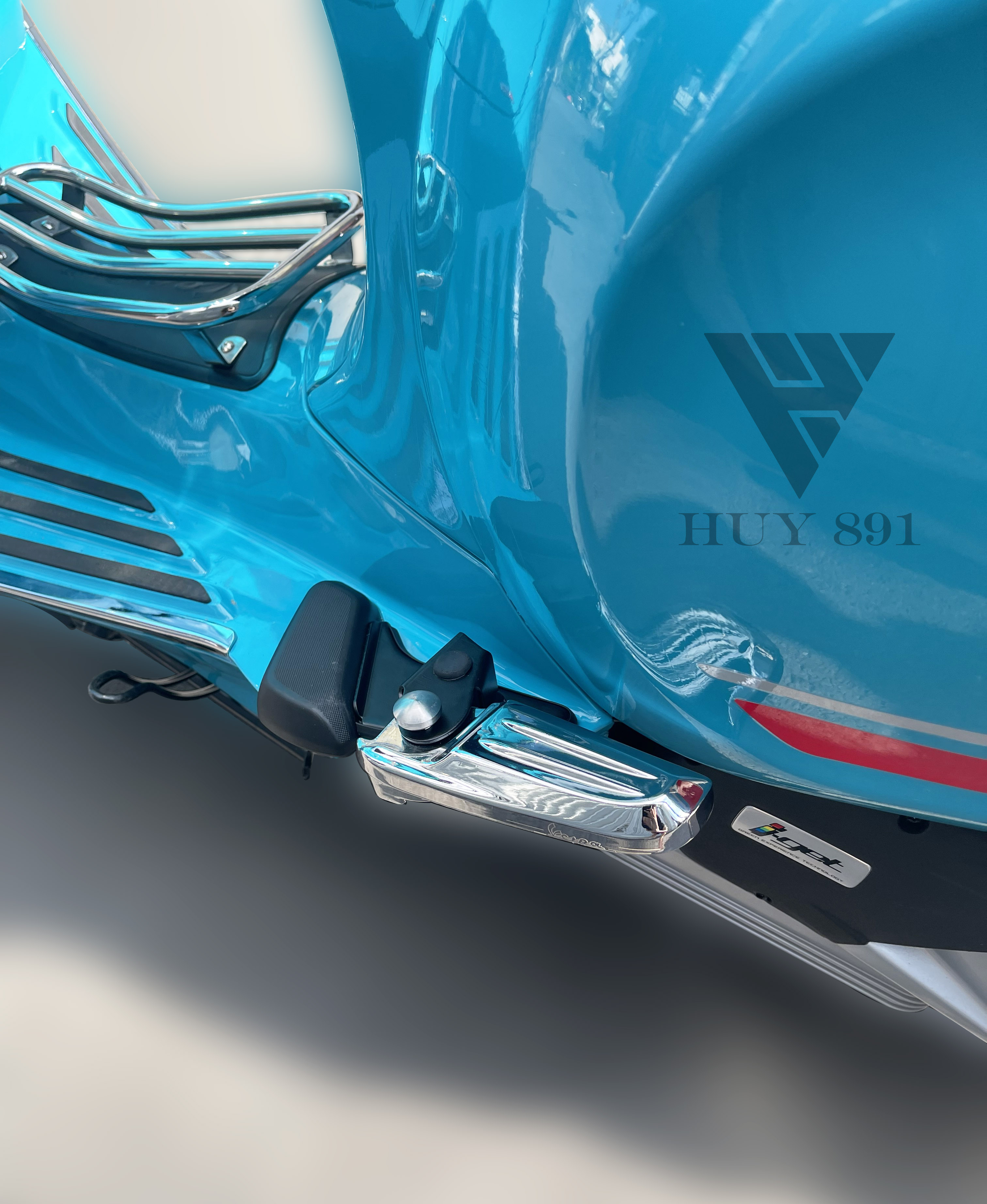 Gác chân nút bấm Vespa Sprint Primavera