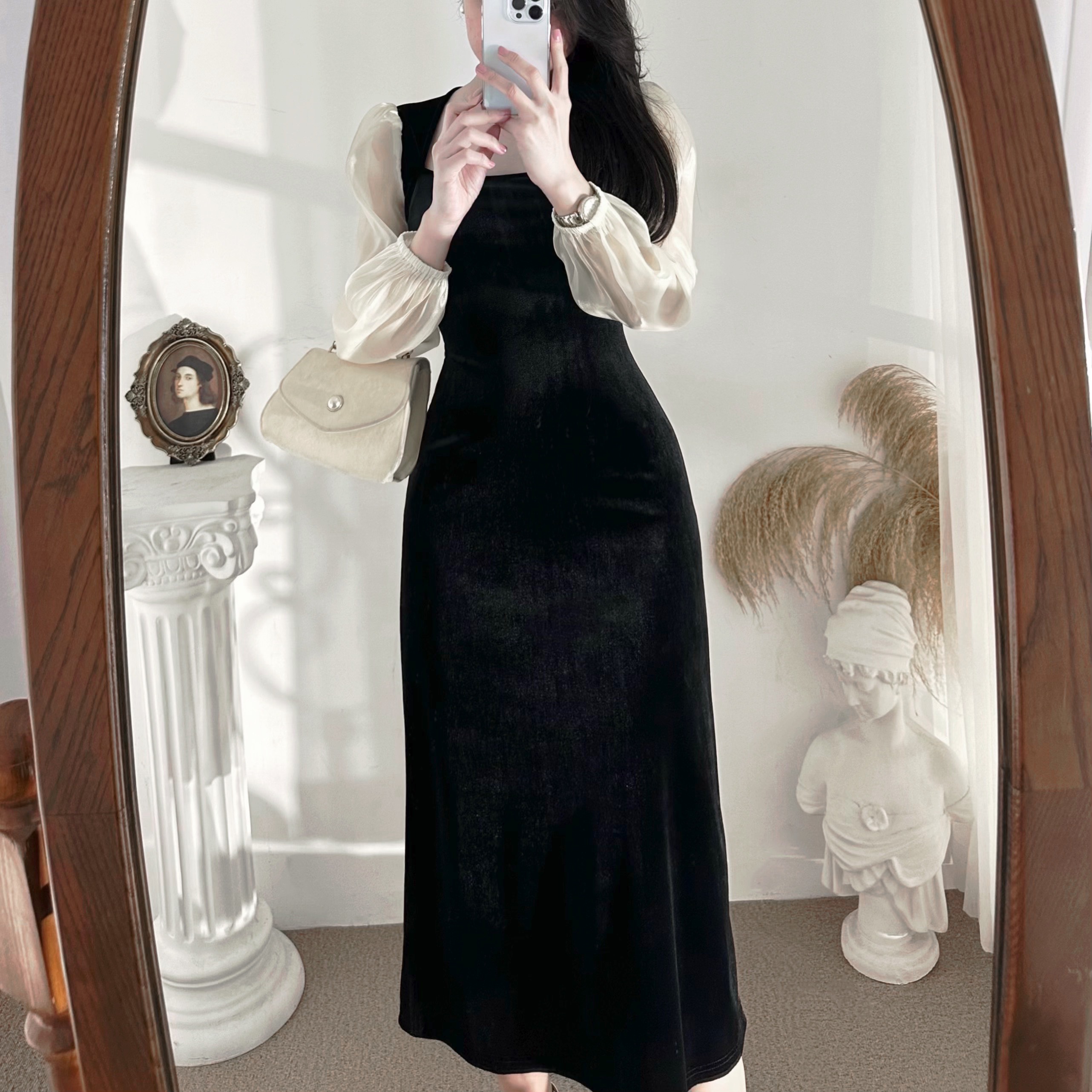 Đầm nhung phối tay tơ sang chảnh