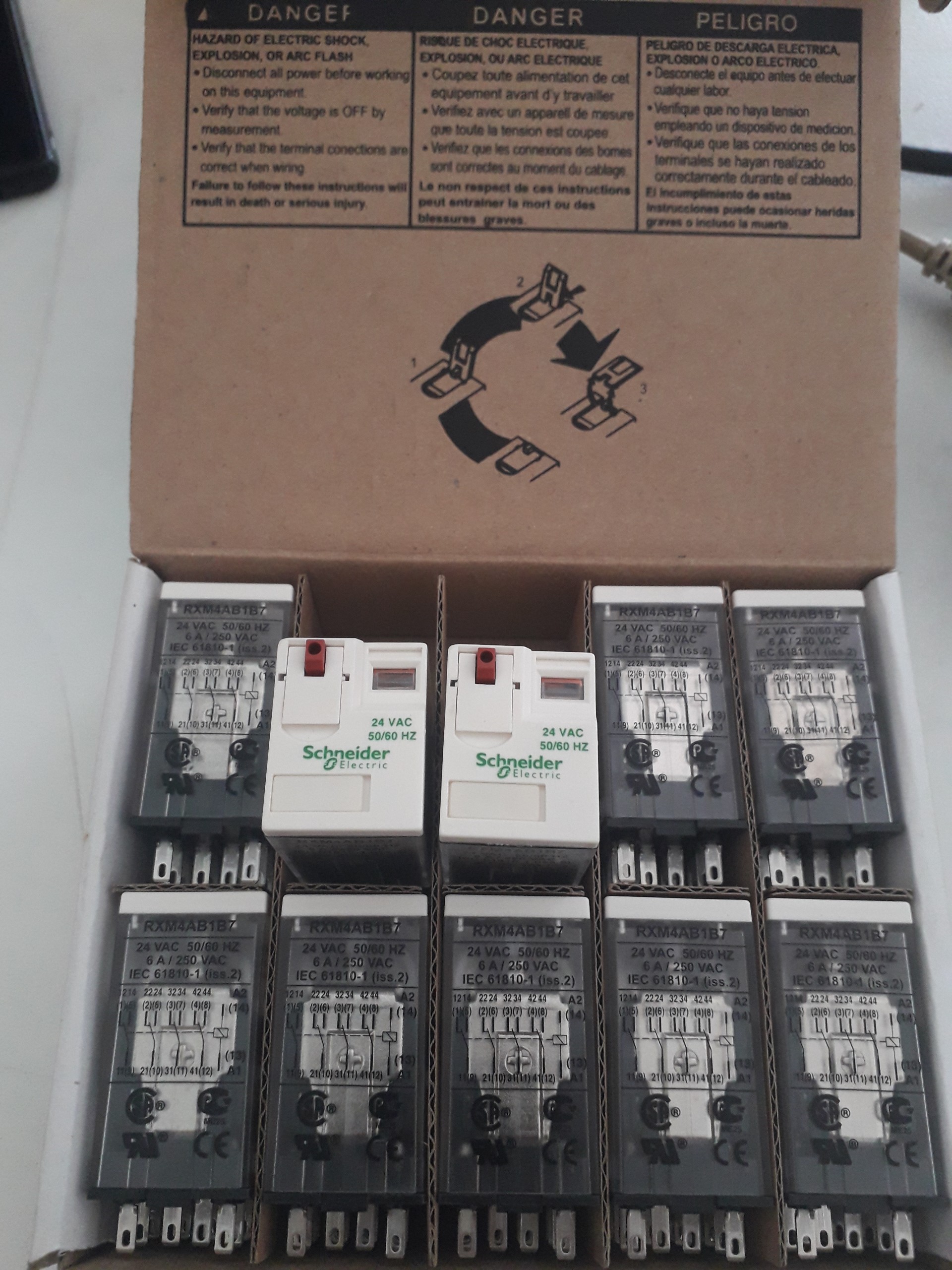 [HCM]RELAY 14 chân 24 VAC  RXM4AB1B7 Schneider
