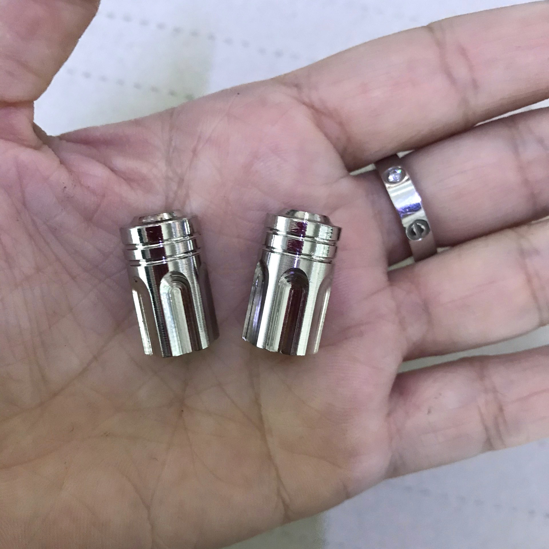 Nắp van vòi xe máy inox (1 cặp)