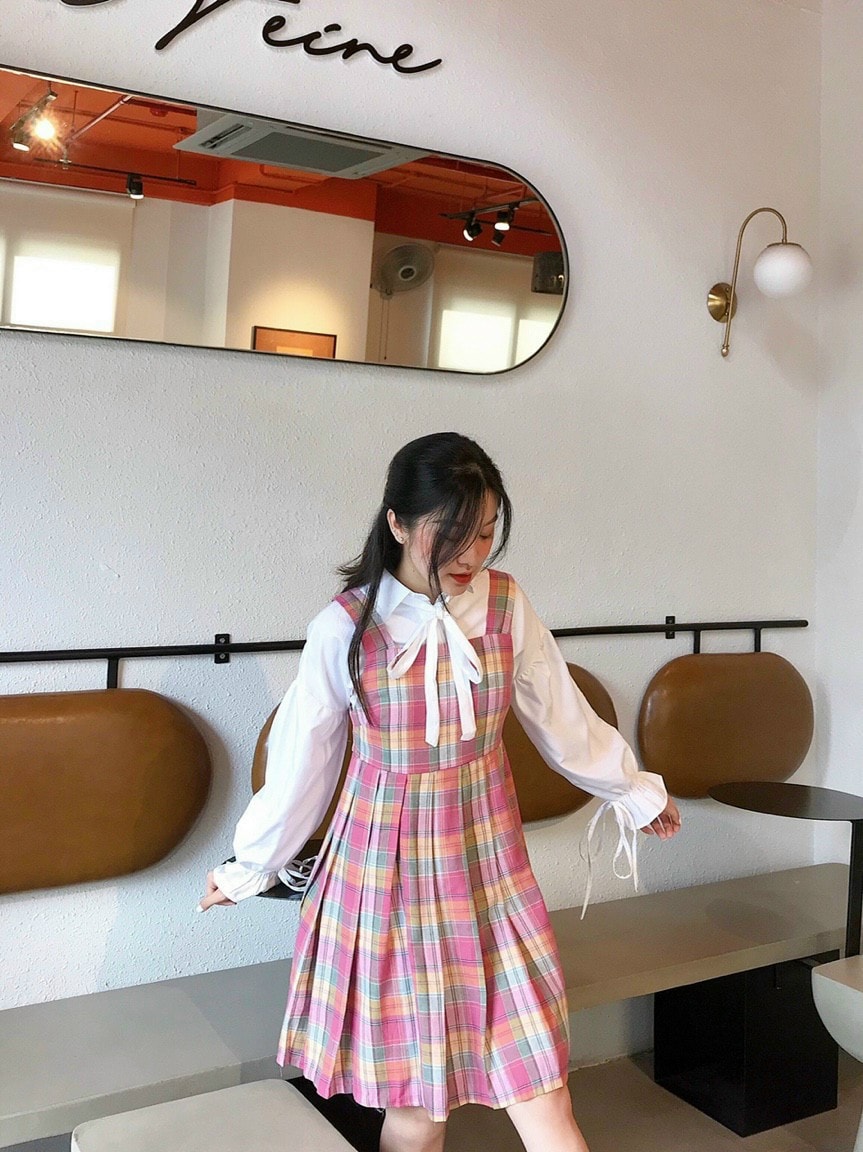 Set yếm caro áo sơ mi trắng dễ thương