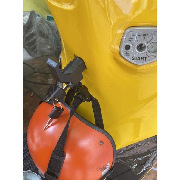 MÓC TREO ĐỒ CÓ KHÓA XE EVO 200