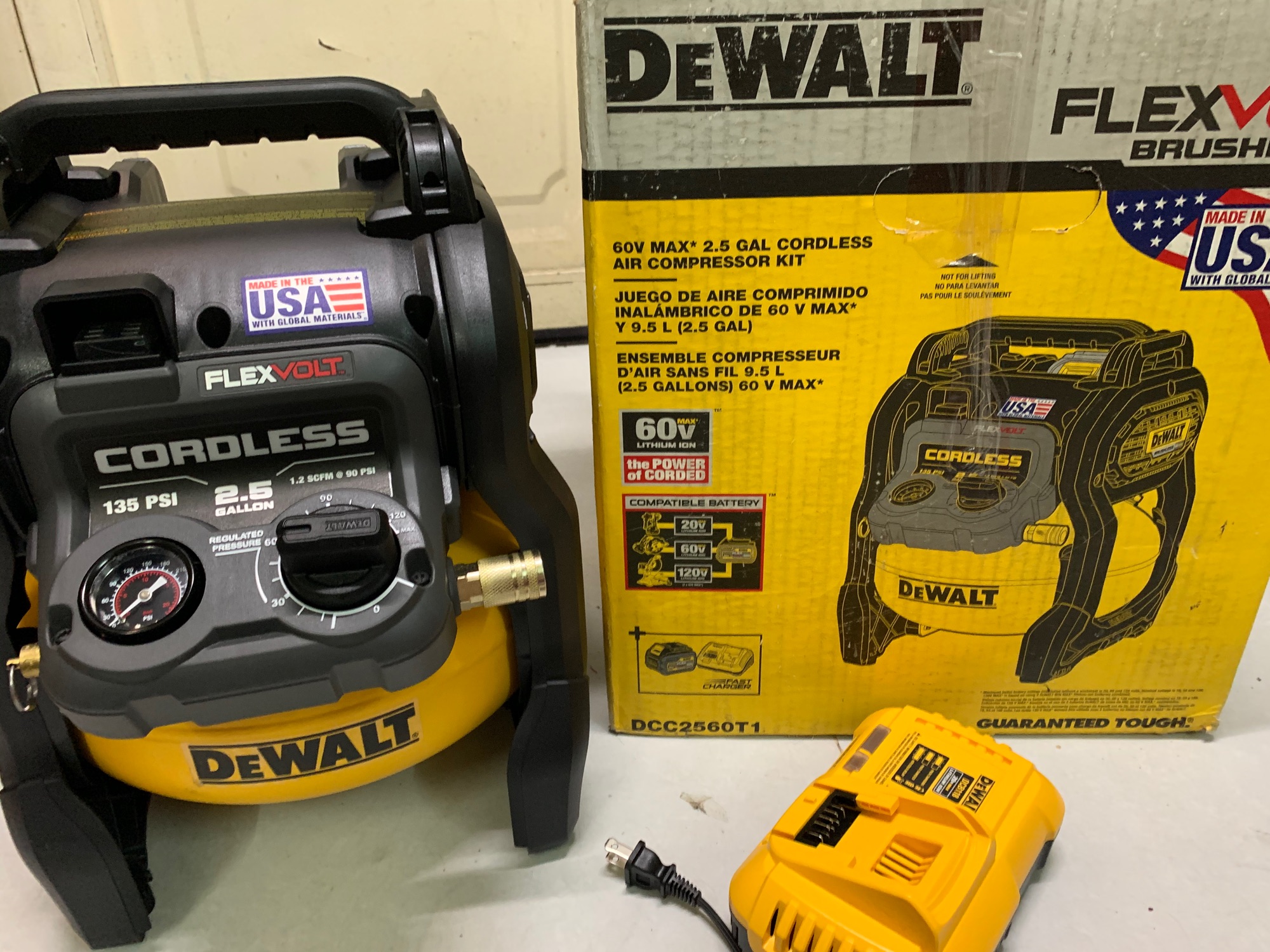 [HCM]Máy bơm hơi Dewalt DCC2560 USA