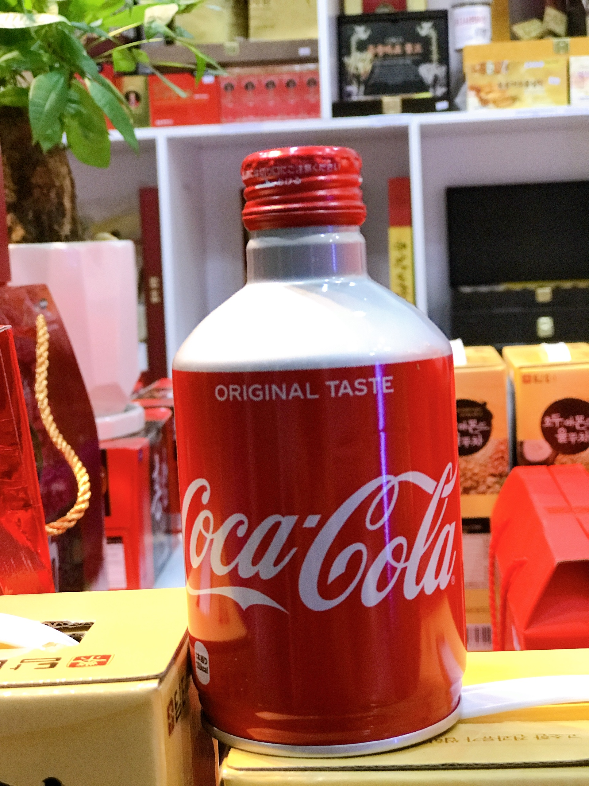 Coca Cola Nhật chai 300ml thùng 24lon