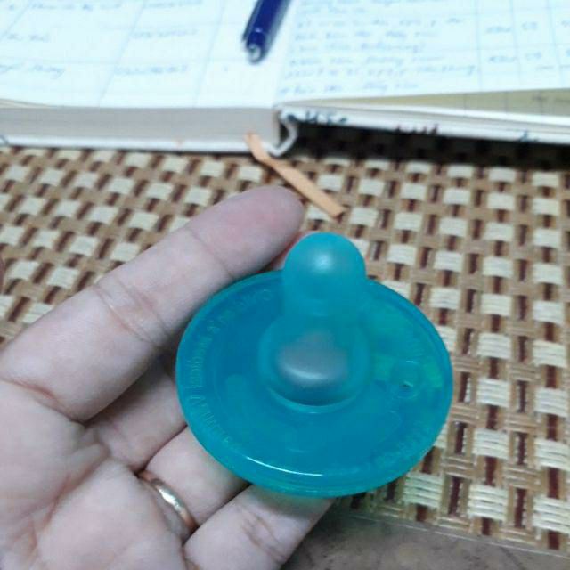 Sét 2 ti giả Avent chống vẩu 0-3m cho bé