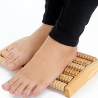 Bàn lăn gỗ massage chân 6 hàng