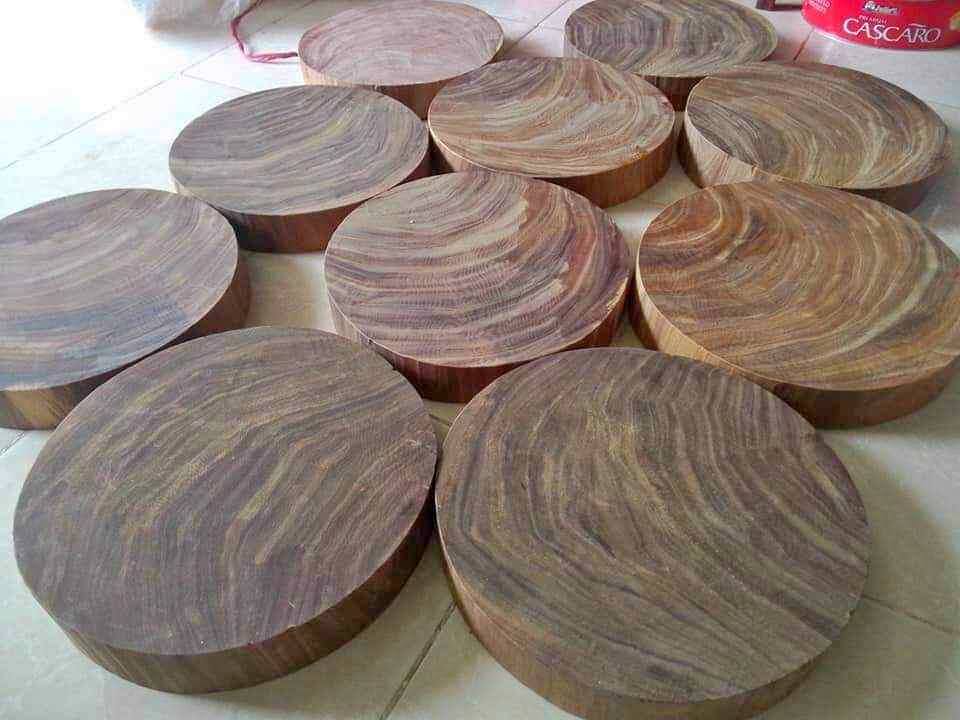 Thớt gỗ nghiến Tây Bắc (đường kính 39cm, dày 5cm)