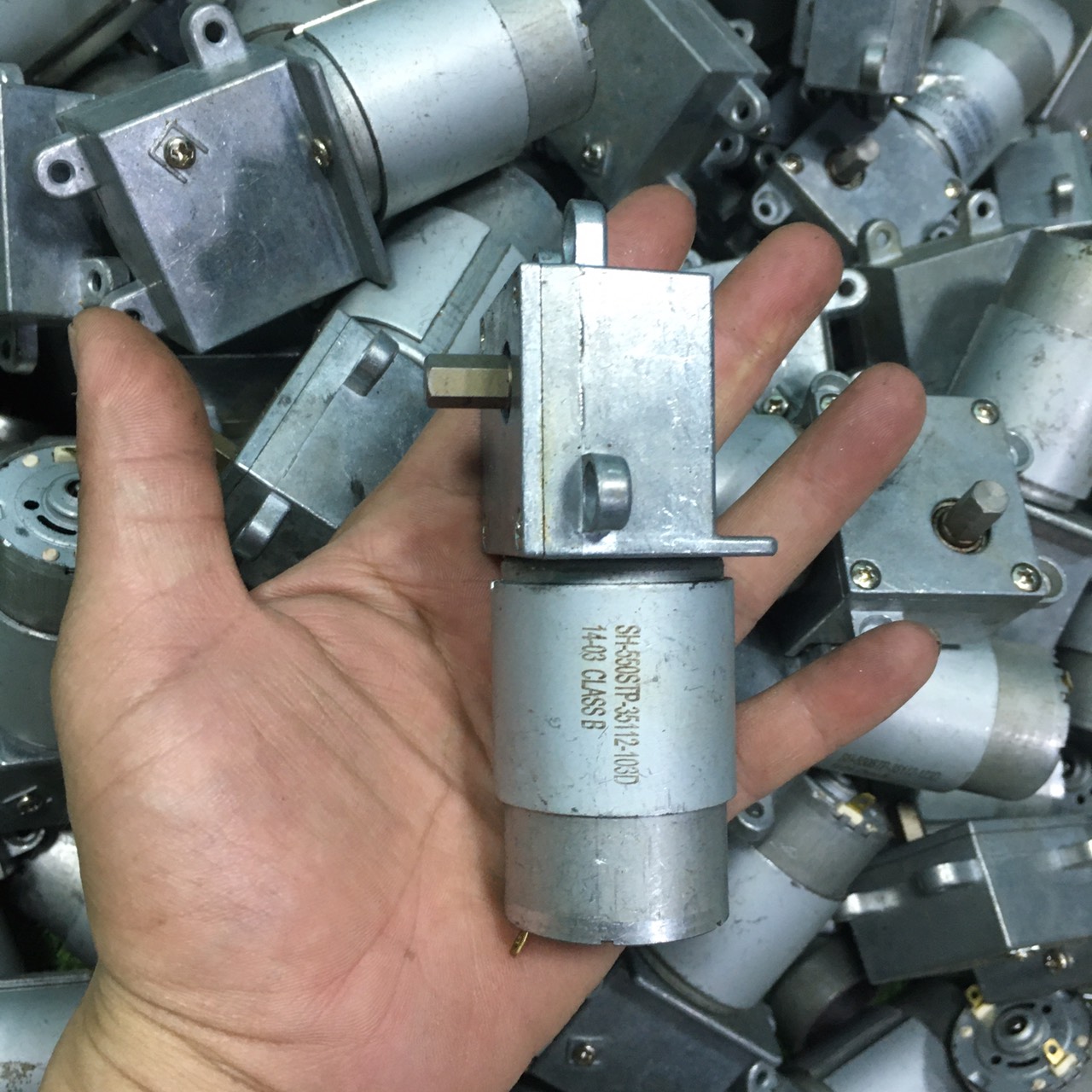 Motor giảm tốc 24V nhật bãi 100% nhông sắt
